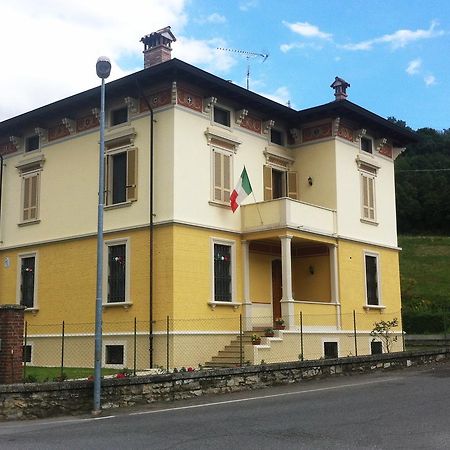 Villa Dircea CastellʼArquato エクステリア 写真