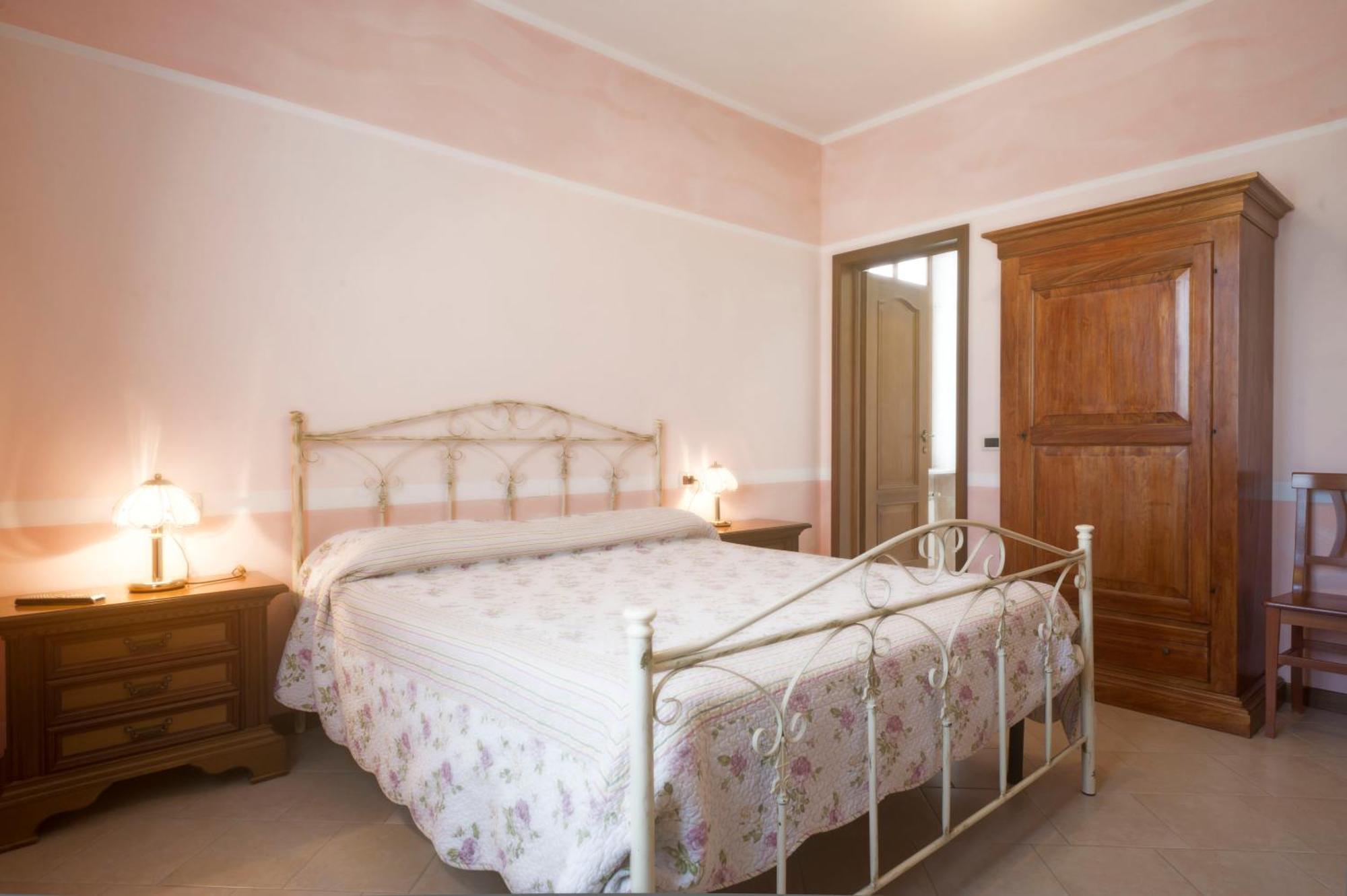 Villa Dircea CastellʼArquato エクステリア 写真